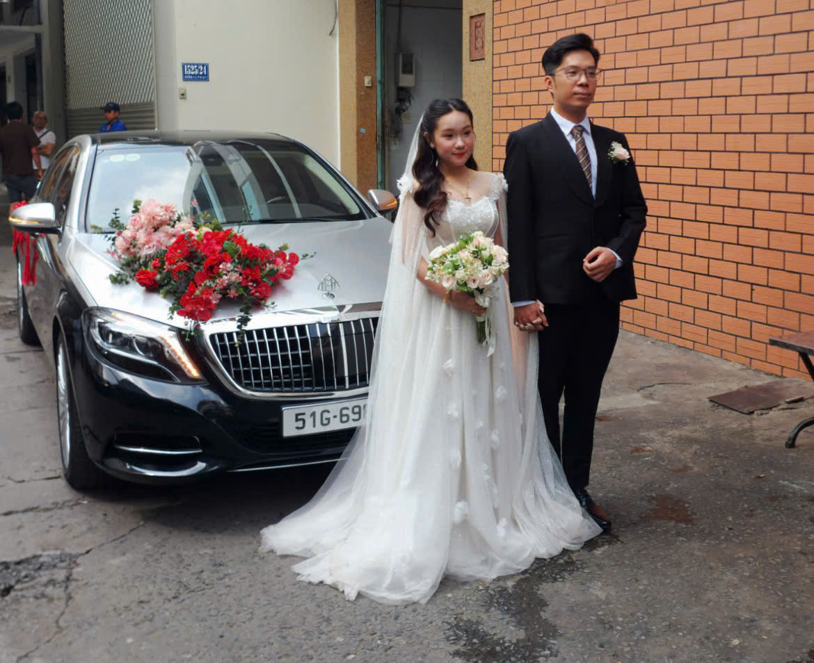 Xe Hoa Mercedes C200