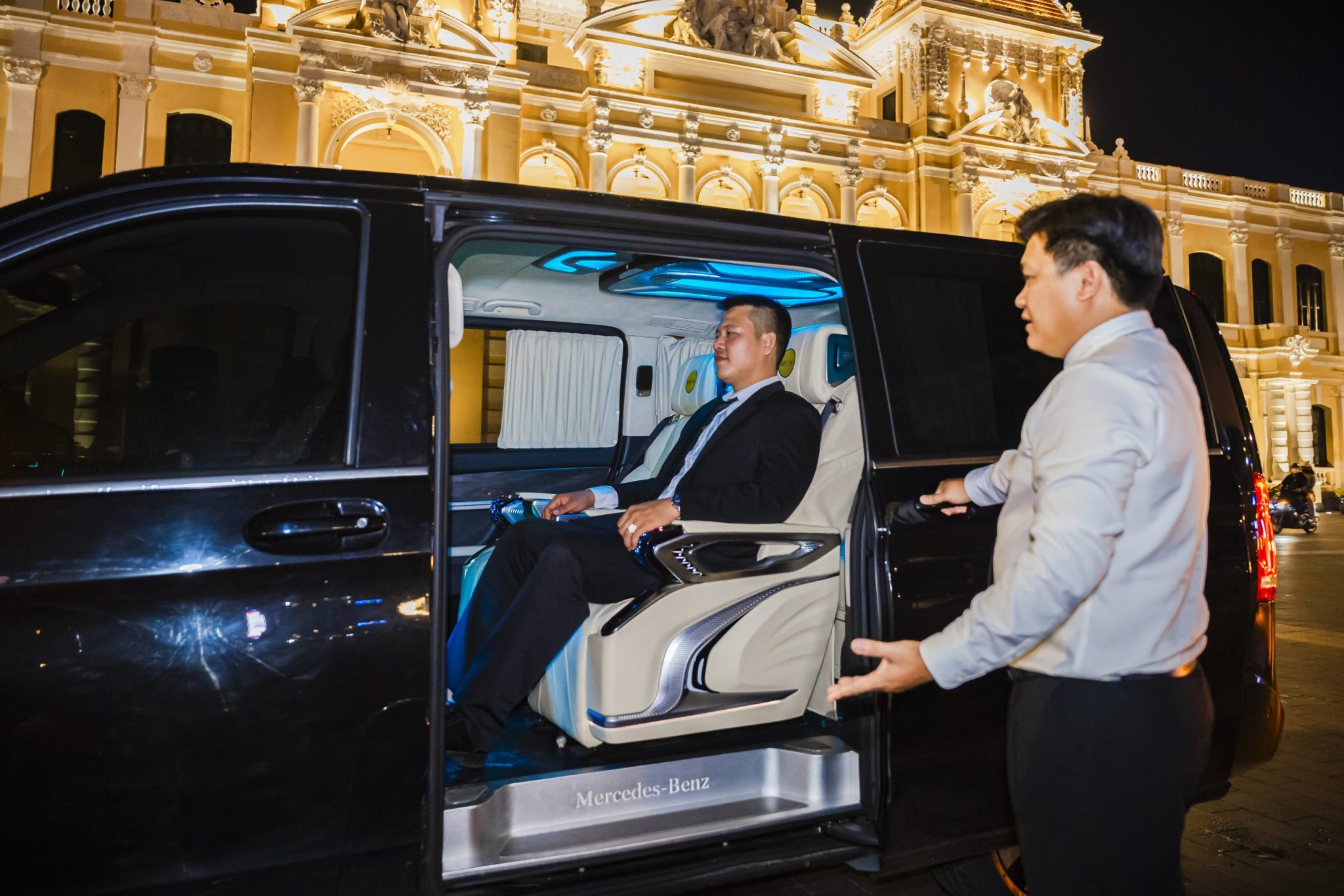 Mercedes V250 Limosine ( Máy xăng) xem chi tiết giá