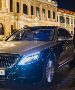 Mercedes S450 Maybach bấm vào nút đặt xem chi tiết giá