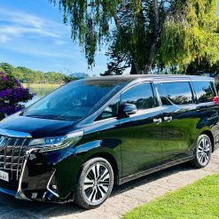 Toyota Alphard xem chi tiết giá bấm vào nút đặt xe